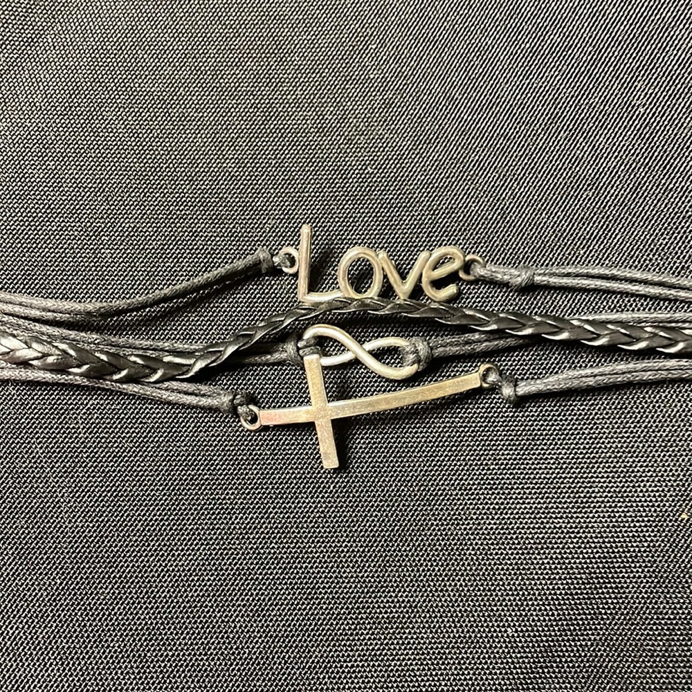 Bracelet leather with 3 charms